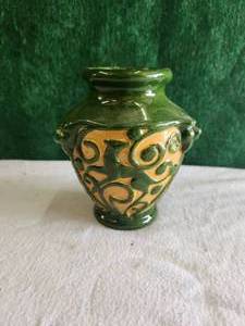 lot 44 image: Italian Green and yellow ceramic vase