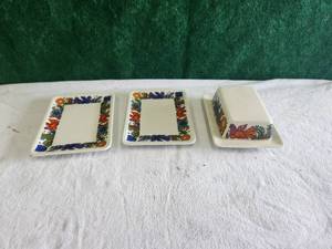 lot 50 image: Vintage Villeroy & Boch covered butter dish and 2 small rectangular dishes - Acapulco pattern