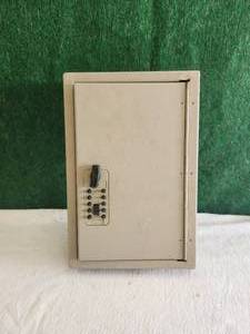 lot 52 image: GE locking key storage metal box