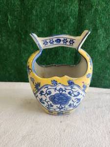 lot 62 image: Vintage Asian hand crafted blue and yellow vase-pot with handle