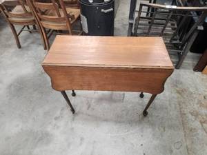 lot 73 image: Vintage wood drop leaf side or wall table