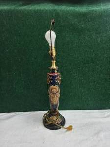 lot 75 image: Decorative table lamp
