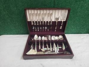 lot 84 image: Selection of Oneida silverware sets - circa 1939 and 1941