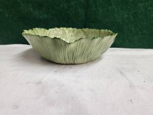 lot 99 image: Vintage Maddux of California lettuce bowl