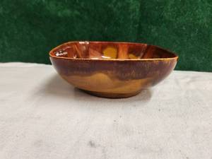 lot 106 image: Vintage glazed pottery square bowl - Dryden