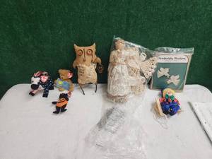 lot 112 image: Selection of collectible stuffed toys