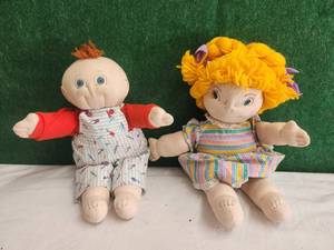 lot 124 image: Collectible stuffed dolls