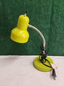 lot 126 image: Vintage green desk light