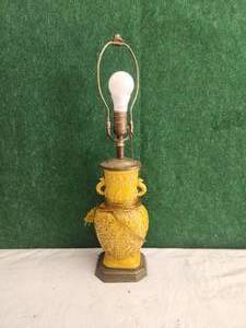 lot 144 image: Vintage decorative lamp