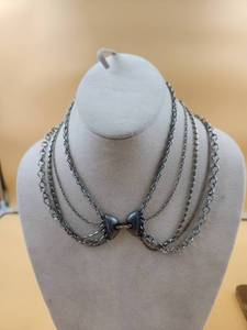 lot 53 image: Selection of Jewelry