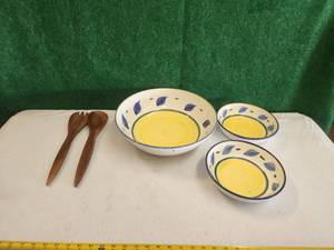lot 147 image: Williams - Sonoma salad bowl and 2 bowls with wood salad utensils