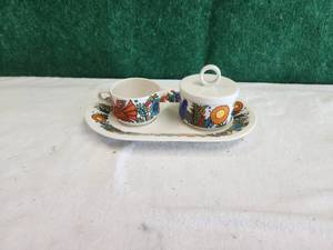 lot 151 image: Vintage Villeroy & Boch Creamer and sugar bowl set with tray - Acapulco pattern