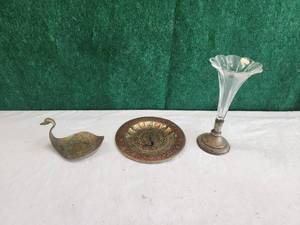 lot 156 image: Selection of collectible brass and glass pieces