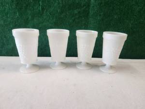 lot 174 image: Set of 4 vintage milk glass with grape pattern glass set