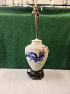 lot 189 image: Vintage dragon themed lamp