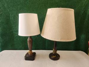 lot 191 image: Pair of table lamps with shades