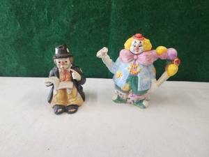 lot 196 image: Selection of collectible clowns - music box and pitcher