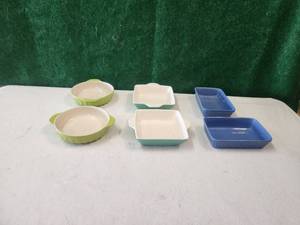 lot 198 image: Selection of bakeware