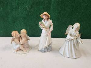 lot 206 image: Selection of collectible figurines