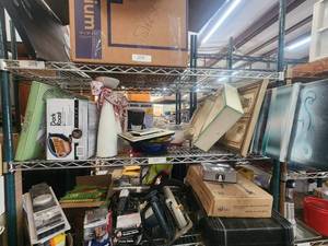 lot 210 image: Shelf lot - home decor.