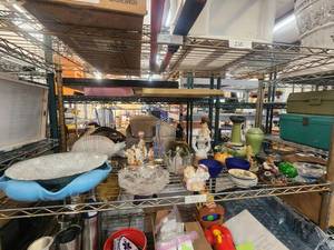 lot 221 image: Shelf lot- - home decor