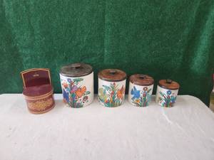 lot 228 image: Vintage Villeroy & Boch metal cannisters - Acapulco pattern