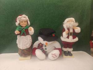 lot 71 image: Selection of Christmas figures