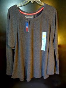 lot 35 image: NEW WTAGS - TOMMY HILFIGER LONG SLEEVE GRAY SHIRT - SIZE LARGE