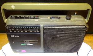 lot 72 image: Vintage- GE Model 3-5264A Cassette Player AM FM Radio Recorder General Electric (WORKS GREAT)