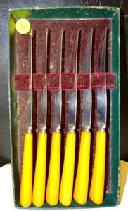 lot 111 image: RARE ORIGINAL BOX OF 6 - WASHINGTON FORGE BUTTERSCOTCH BAKELITE STEAK KNIVES $$