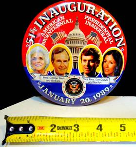 lot 114 image: ORIGINAL OVERSIZED GEORGE BUSH DAN QUAYLE INAUGURATION PIN - 1989