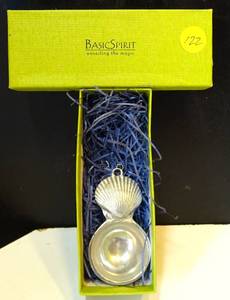 lot 122 image: BASIC SPIRIT FINE HAND CRAFTED PEWTER SEASHELL PORRINGER $$