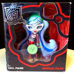 lot 130 image: NEW IN BOX - Monster High Ghoulia Yelps Vinyl Figure COLLECTIBLE