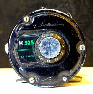 lot 134 image: $$ Vintage Ted Williams 525 Fishing Reel From Sears And Roebuck $$ - CHECK COMPS