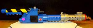 lot 150 image: COLLECTIBLE - 2020 Hasbro Ghostbusters E9542 Electronic Proton Blaster Lights Sounds - WORKS