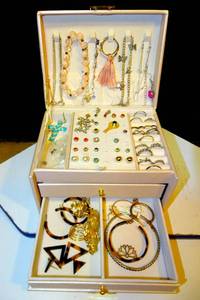 lot 173 image: LOVELY CHEST STYLE JEWELRY BOXES LOADED AS SHOWN