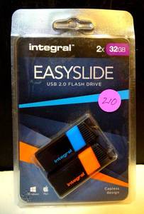 lot 210 image: NEW (2 X 32GB) INTEGRAL EASYSLIDE FLASHDRIVE 32GB