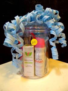 lot 212 image: NICE WOMENS PAMPERING GIFT DISPLAY