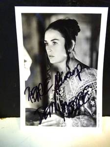 lot 265 image: BIG $ ITEM - AUTHENTIC DEMI MOORE HAND SIGNED  5 X 7 PHOTO