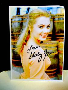 lot 267 image: AUTHENTIC SHIRLEY JONES HAND SIGNED 5x7 COLOR PHOTO - $$