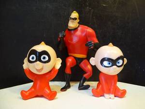 lot 277 image: COLLECTIBLE DISNEY PIXAR INCREDIBLES ACTION FIGURE LOT