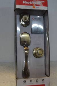 lot 14 image: Kwikset Belleview 2pc Handleset - Antique Brass