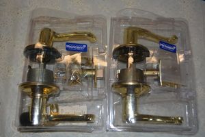 lot 15 image: Schlage F-10N-605 Flair Lever PassageCloset lever Polished brass and Schlage F-40N Privacy Lever