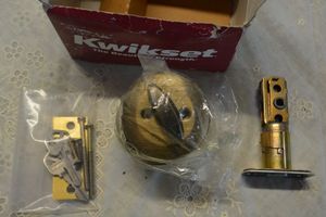 lot 20 image: Kwikset 660 Single Deadbolt Antique Brass