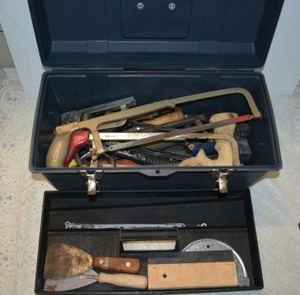 lot 25 image: Metal 2-Drawer Toolbox with contents