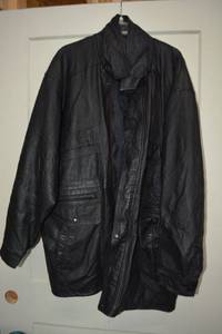 lot 35 image: XL Mens Black Leather Jacket