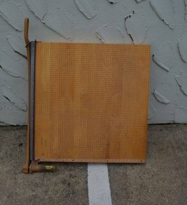 lot 4 image: Incento 1172 74 - LARGE Paper cutter - 30x30