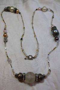 lot 59 image: Glass and multi color faux pearl satellite station necklace. Toggle clasp. 30L