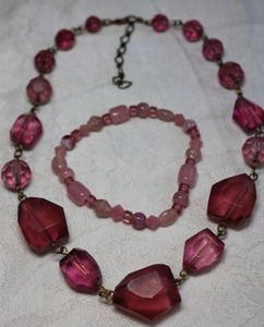 lot 93 image: Graduated purple glass station bead on metal chain necklace. 16L with 3 extender. Lobster clasp. Includes a multi hue pastel pink glass bead stretch bracelet.
