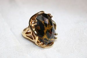 lot 94 image: Vintage large gallery gold finish ring with faceted glass top leopard spot motif. Size 7.